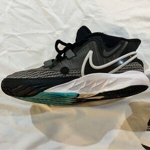 Kyrie 8 "Orca" boys sneakers